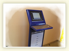 Kiosko Europa con teclado, captaci�n de soldados para La Armada Espa�ola.